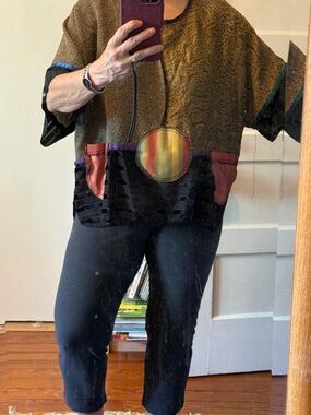 Colorblock Oversized Crop Top with very cool Appliqué